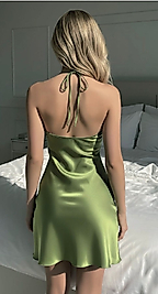 zümrüt yeşil saten gecelik